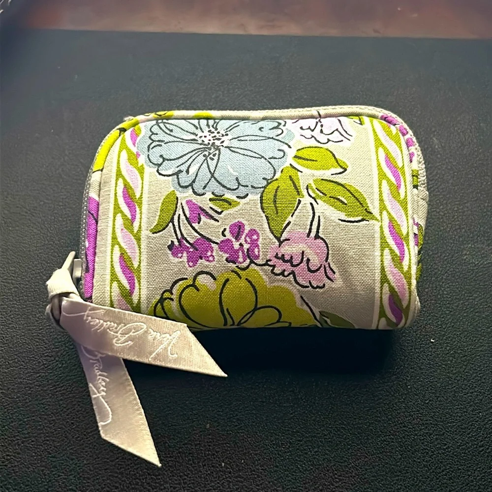 Apple Earbuds and Vera Bradley Listen Up / Tune In Case